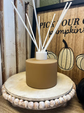 Load image into Gallery viewer, Fall Reed diffuser - 6.8 oz - Non-Toxic - Long Lasting